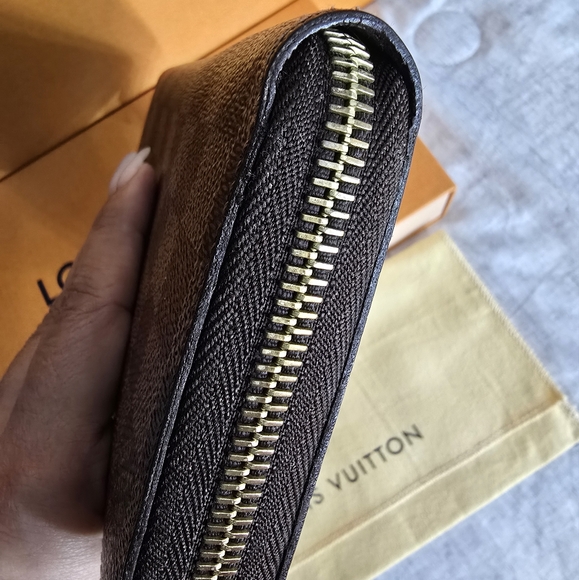 Louis Vuitton DE Zippy Wallet🤎 - Picture 9 of 17